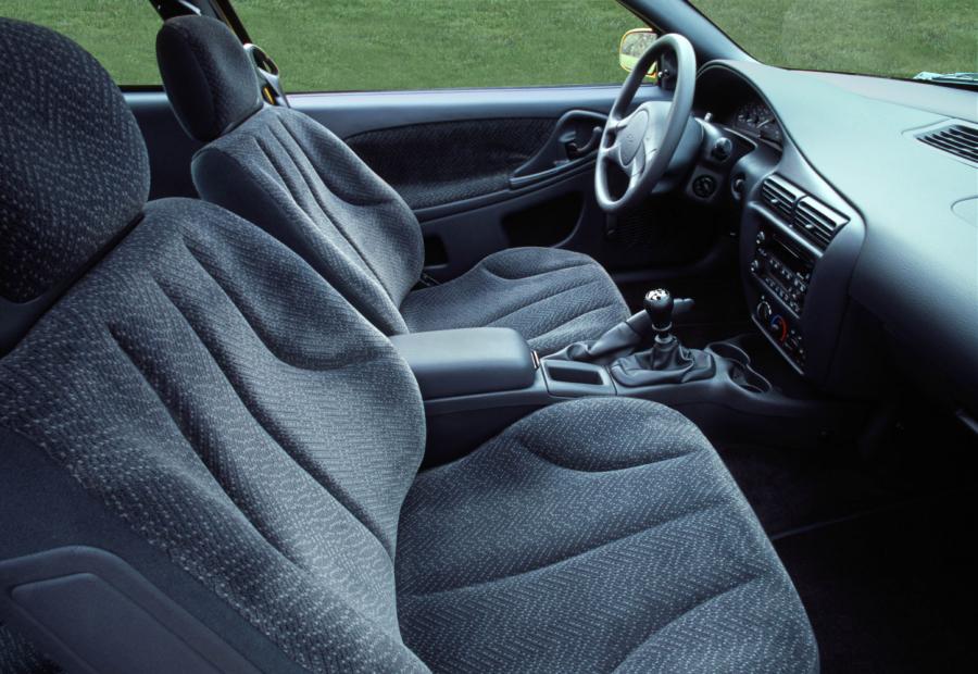  Chevrolet Cavalier 2003 года  (фото 8 из 13)